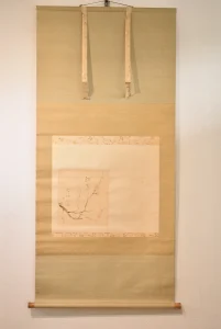 加藤栄三「梅の図」色紙を仕立てた掛け軸全体