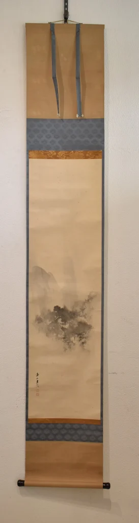岸連山「雨中図」縦長の掛け軸全体